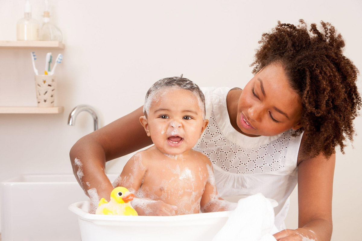 Immersing Into Parenthood- 4 Safety Tips For Bathing Babies