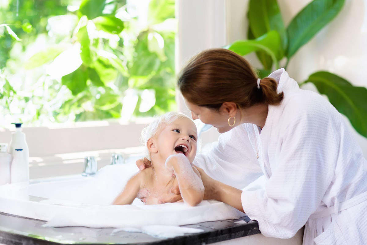 Immersing Into Parenthood- 4 Safety Tips For Bathing Babies 